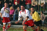 Emanuele Leva apre il gioco nel primo tempo della partita