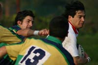 German Parra sfugge agli avversari per segnare la sua meta, quella del provvisorio 7-7